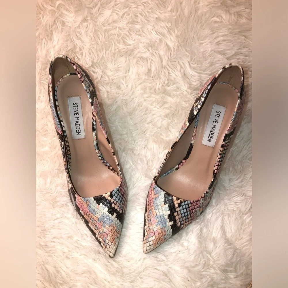 Steve Madden Pink and Black Snake Print Heels - Picture 4 of 16